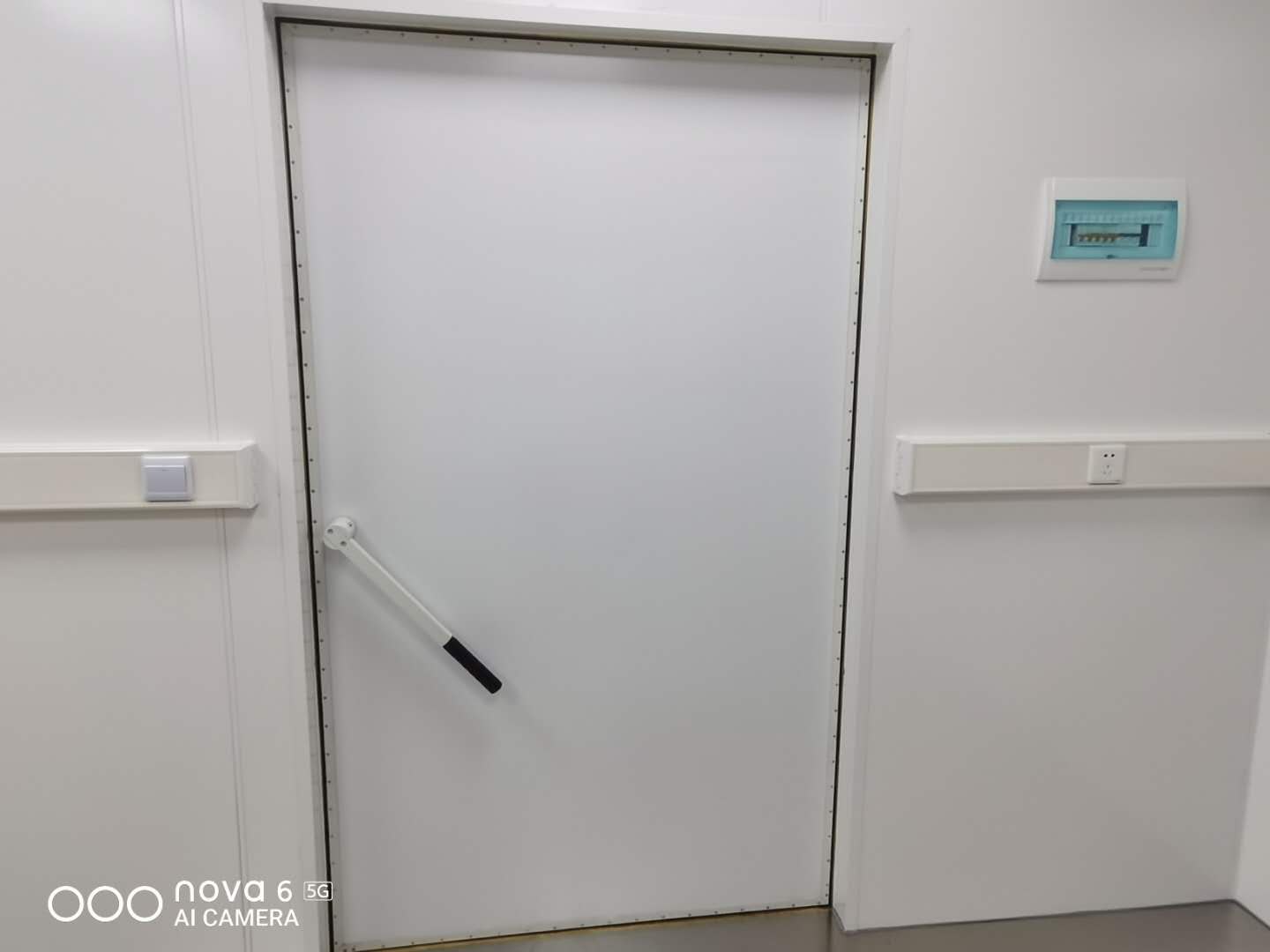 ESD屏蔽門內(nèi)